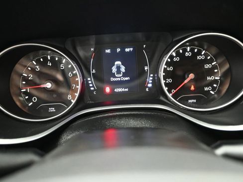 Used 2018 Jeep Compass Latitude w/ Cold Weather Group image 10