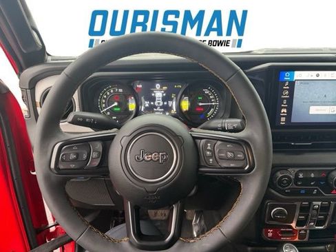 Used 2024 Jeep Wrangler Unlimited image 16