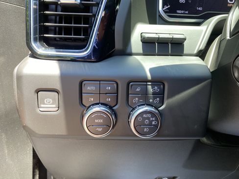 Used 2024 GMC Sierra 1500 Denali Ultimate AWD/4WD image 18