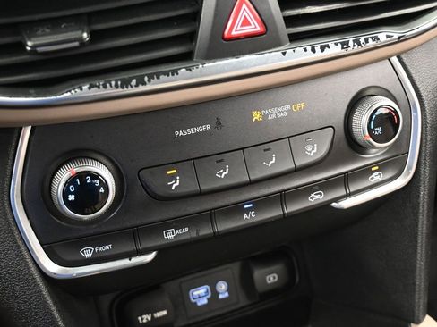 Used 2019 Hyundai Santa Fe SE image 23