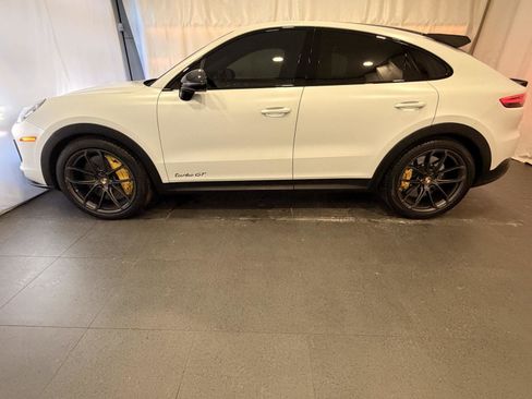 Used 2022 Porsche Cayenne Turbo GT image 2