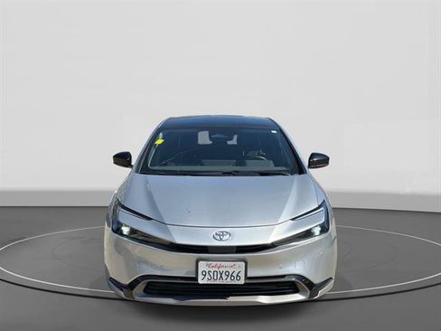 Used 2024 Toyota Prius XLE FWD image 2