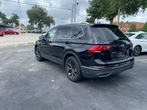 Used 2024 Volkswagen Tiguan SE w/ Panoramic Sunroof Package AWD/4WD image 3