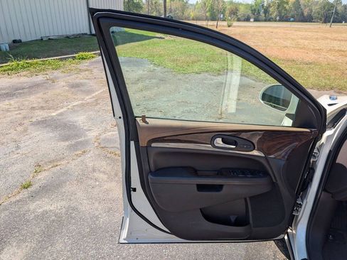 Used 2015 Buick Enclave Leather FWD image 21