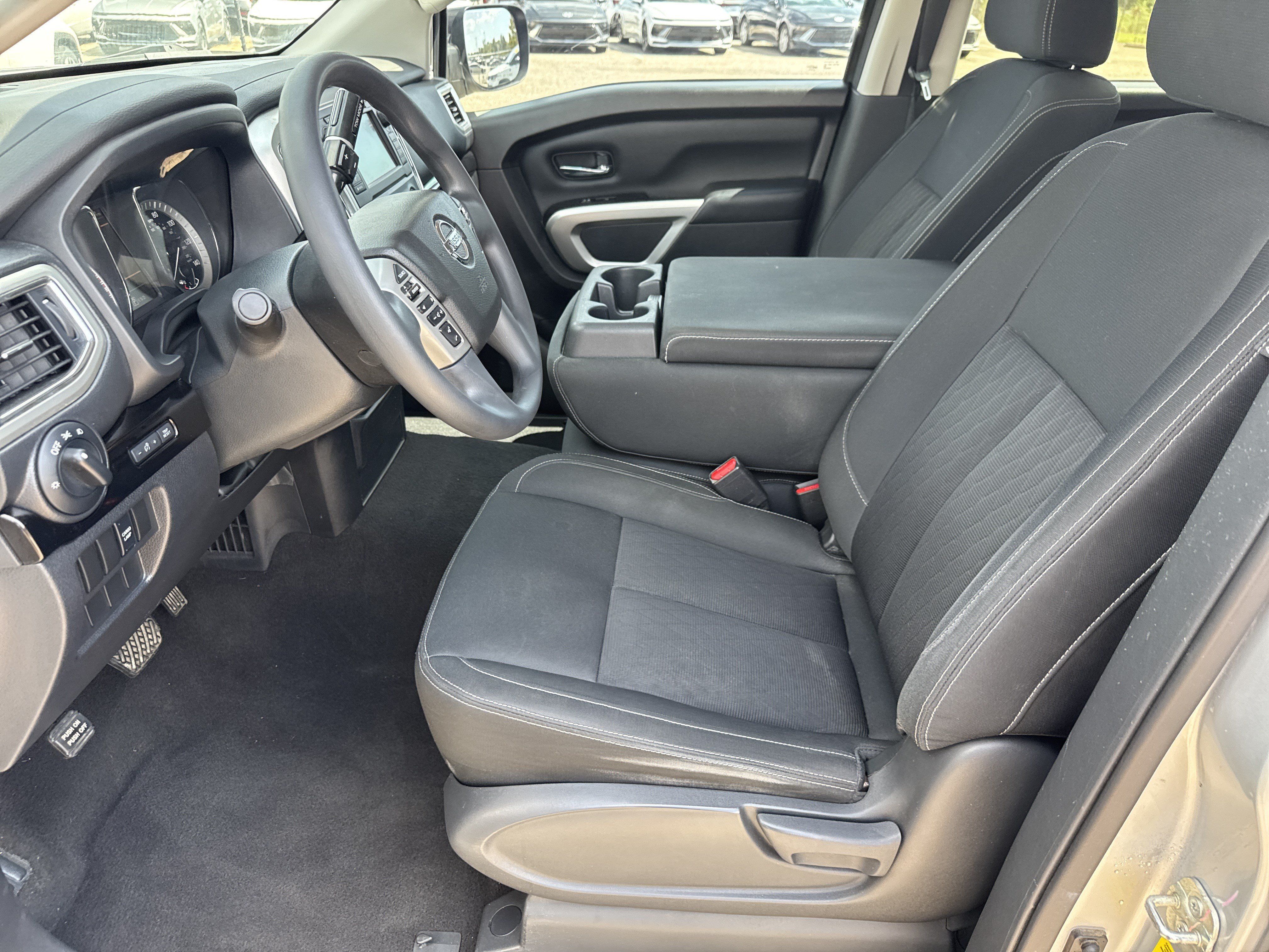 Used 2019 Nissan Titan SV RWD image 5