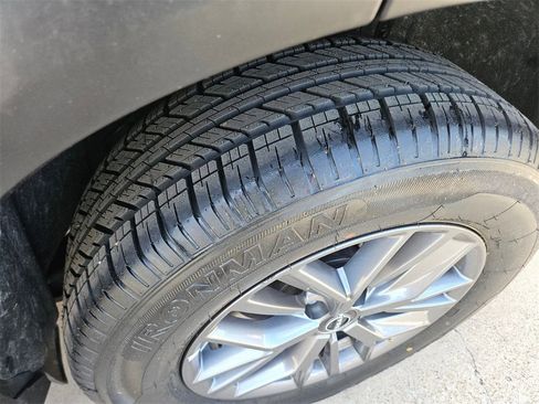 Used 2023 Nissan Rogue S image 30