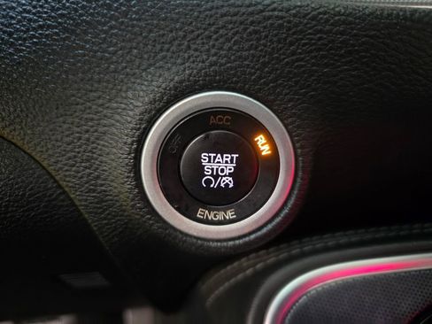 Used 2015 Dodge Challenger SXT Plus image 30