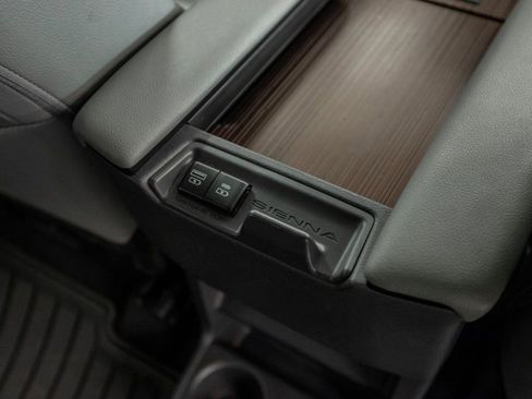 Used 2022 Toyota Sienna XLE image 26