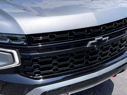 Certified 2023 Chevrolet Suburban Z71 w/ Luxury Package AWD/4WD image 30