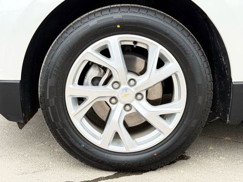 Used 2018 Chevrolet Equinox LT w/ Sun & Infotainment Package image 11