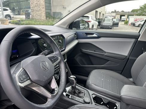 Used 2024 Volkswagen Taos SE w/ Panoramic Sunroof Package AWD/4WD image 8