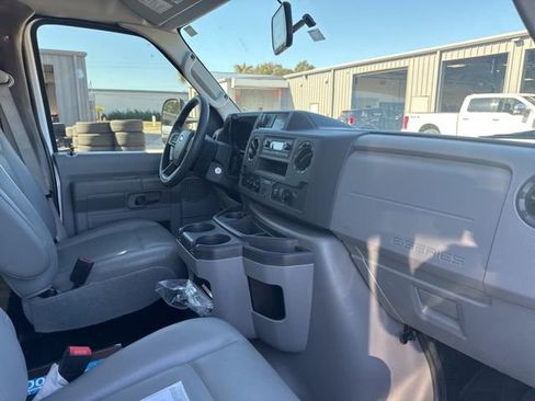 Used 2024 Ford E-350 and Econoline 350 Super Duty w/ Power Windows & Locks Group image 7