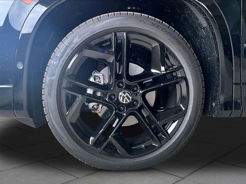 New 2026 Volkswagen Tiguan SE R-Line FWD image 11