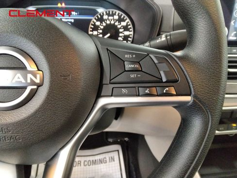 Used 2025 Nissan Altima 2.5 SV image 13