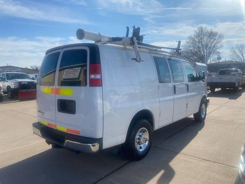 Used 2014 Chevrolet Express 2500 image 10