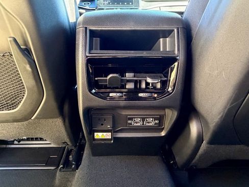 Certified 2024 Jeep Grand Cherokee Altitude image 32