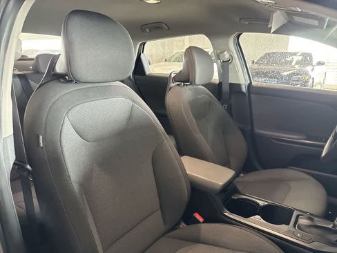 Used 2025 Kia K4 FWD image 26