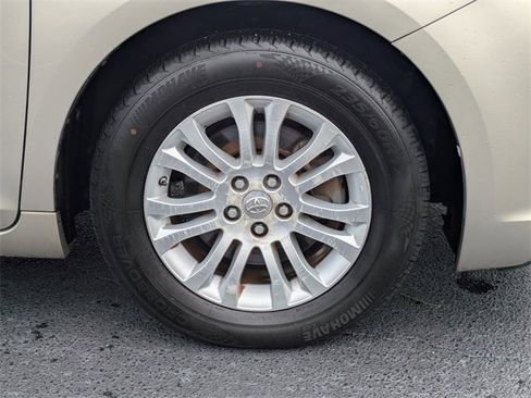 Used 2016 Toyota Sienna XLE image 11