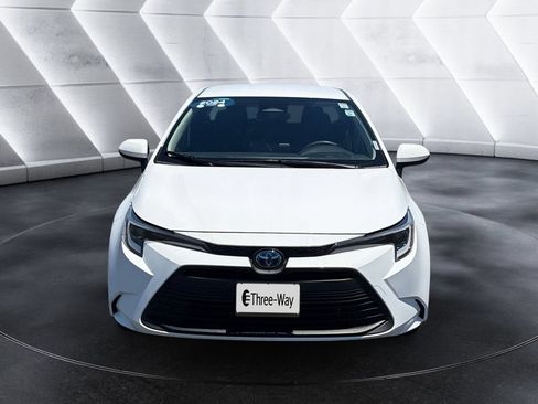 Used 2024 Toyota Corolla LE FWD image 8