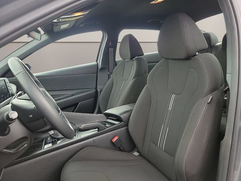 Used 2026 Hyundai Elantra Sport FWD image 11