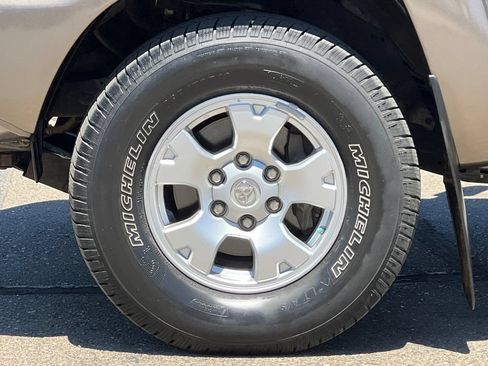Used 2013 Toyota Tacoma 4x4 Double Cab w/ TRD Off-Road Pkg image 27