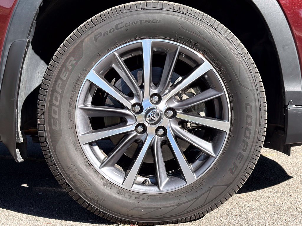 Used 2019 Toyota Highlander XLE AWD/4WD image 3