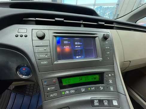Used 2015 Toyota Prius Two FWD image 15