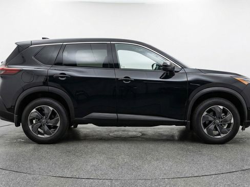 Used 2025 Nissan Rogue SV image 11