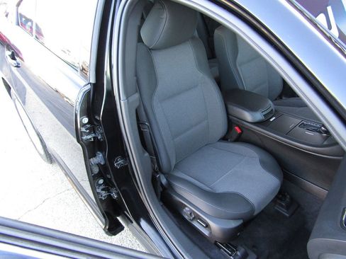 Used 2017 Ford Taurus SEL image 36