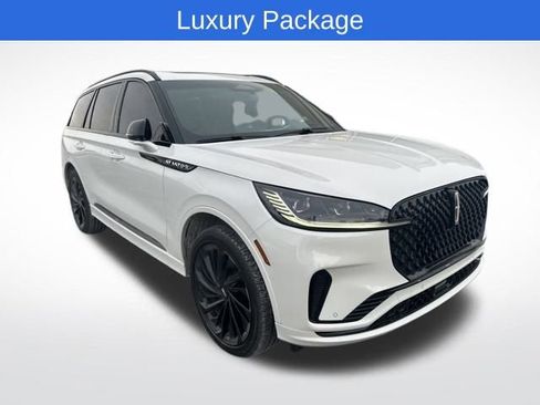 Used 2025 Lincoln Aviator Reserve w/ Equipment Group 201A image 3
