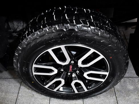 Used 2022 GMC Sierra 1500 AT4 image 8