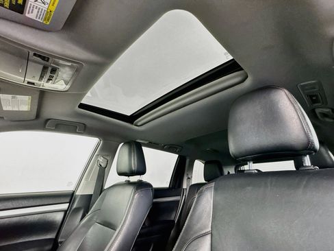 Certified 2019 Toyota Highlander XLE AWD/4WD image 22