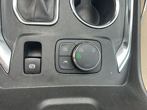 Used 2023 Chevrolet Traverse LS AWD/4WD image 24