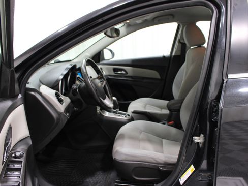 Used 2014 Chevrolet Cruze LT FWD image 3