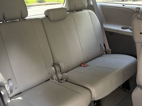 Used 2016 Toyota Sienna XLE FWD image 43