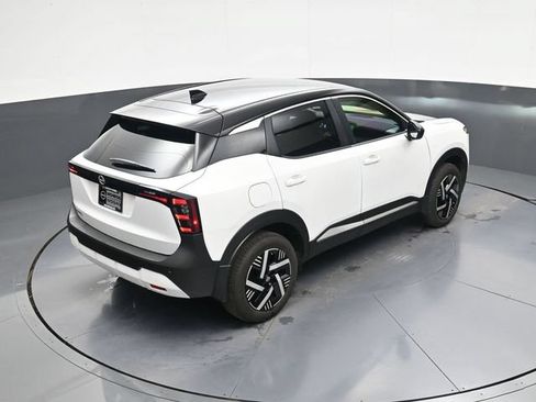 Used 2025 Nissan Kicks SV FWD image 30