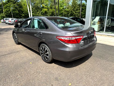 Used 2017 Toyota Camry LE image 3