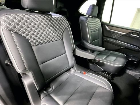Used 2025 GMC Acadia Denali FWD image 32
