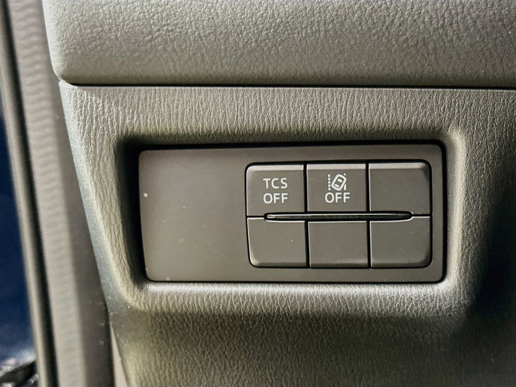 Used 2020 MAZDA CX-5 Touring FWD image 12
