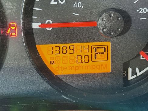 Used 2012 Nissan Frontier SV AWD/4WD image 27