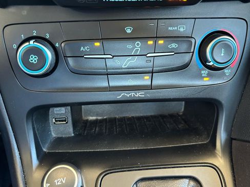 Used 2016 Ford Focus SE FWD image 19
