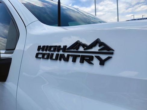 Used 2024 Chevrolet Silverado 3500 High Country w/ High Country Premium Package AWD/4WD image 4