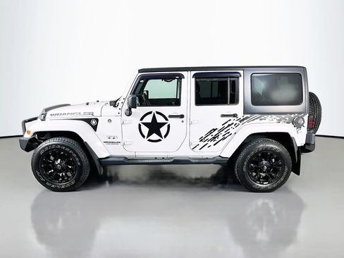 Used 2017 Jeep Wrangler Unlimited Sahara w/ Dual Top Group AWD/4WD image 5