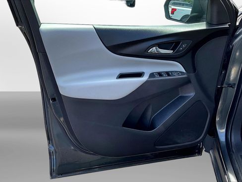 Used 2019 Chevrolet Equinox LS FWD image 24