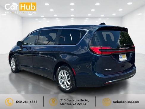 Used 2025 Chrysler Pacifica Select FWD image 4