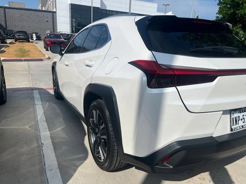 Used 2019 Lexus UX 200 FWD image 3