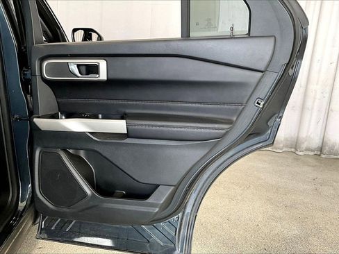 Used 2022 Ford Explorer XLT image 23