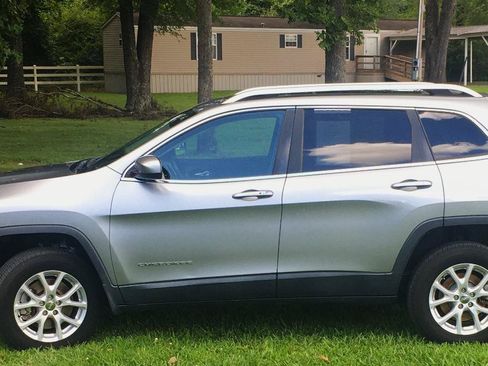 Used 2016 Jeep Cherokee Latitude w/ Comfort/Convenience Group AWD/4WD image 3