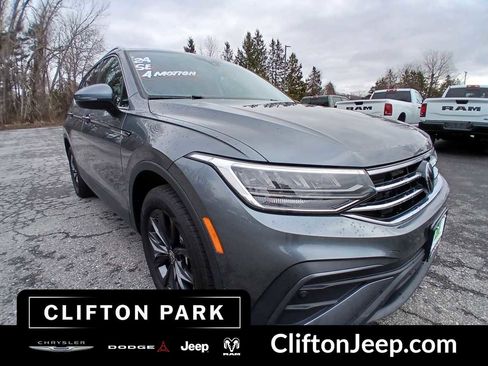 Used 2024 Volkswagen Tiguan SE image 3