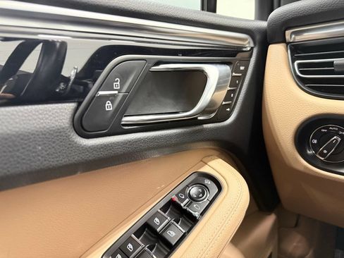 Used 2022 Porsche Macan AWD/4WD image 29